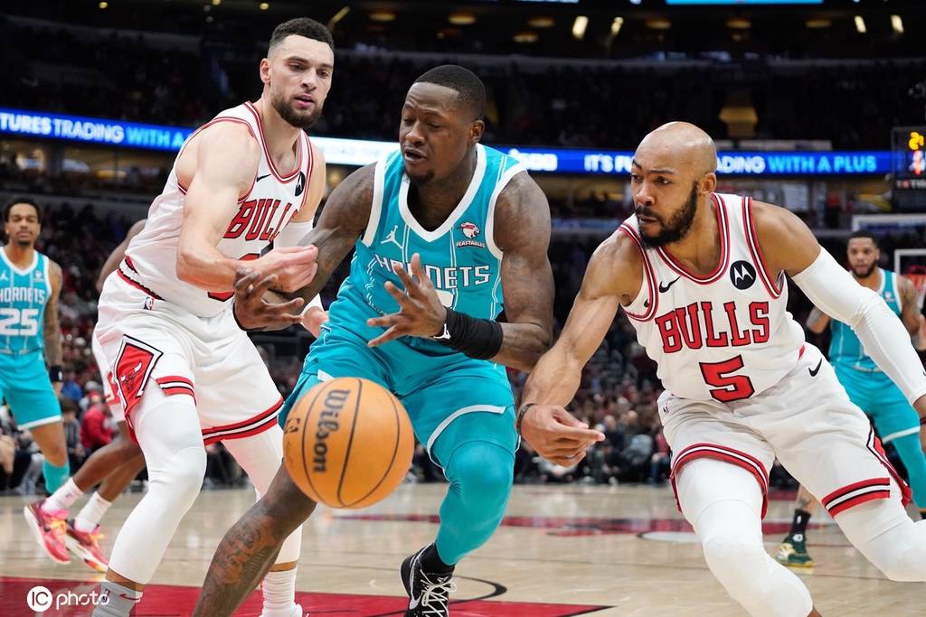 包含芝加哥公牛NBA战胜夏洛特黄蜂拉文三分命中的词条