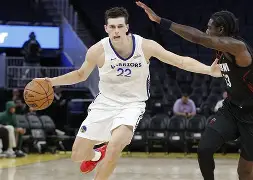 勇士对开拓者库里62分全场录像